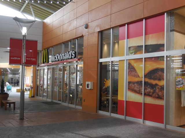 マクドナルドヨークタウン市名坂店_マクドナルドヨークタウン市名坂店