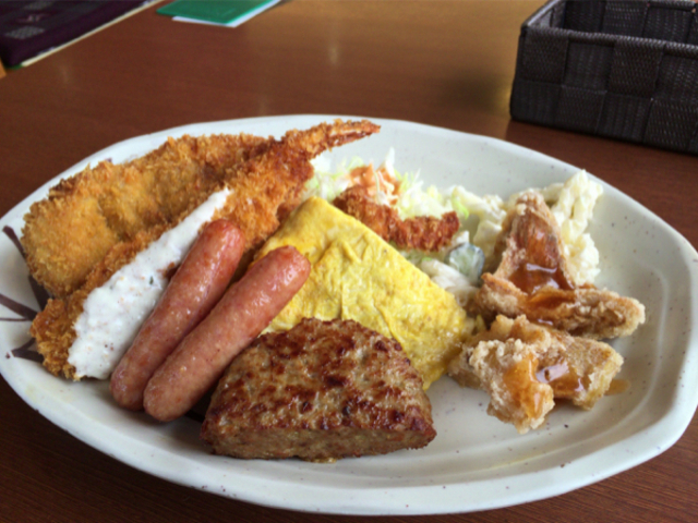 いろいろ乗ったランチ皿_オークレストラン