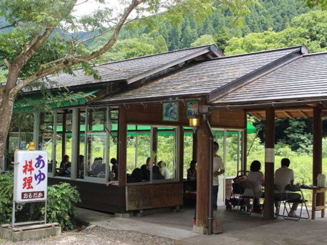 川沿いにあり景色がいいです。_天然鮎料理 おもだか