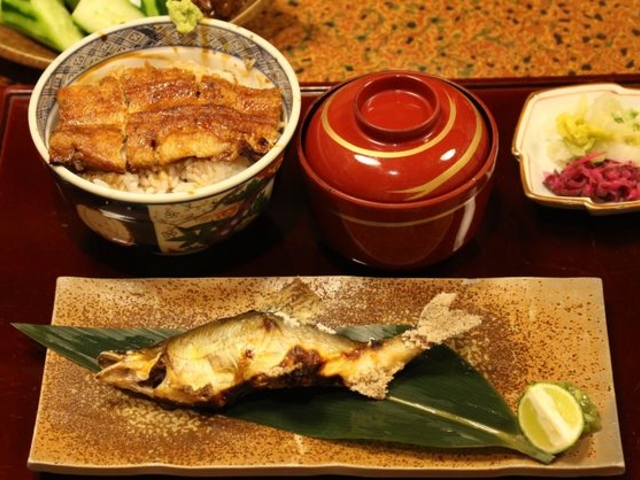 ウナギ丼(小)と天然アユの組み合わせ_魚寅