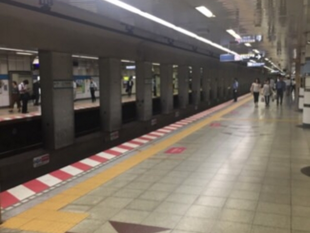 駅ホームの様子です。_東京メトロ東西線門前仲町駅