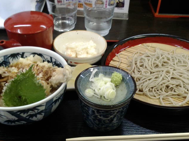 蕎麦とあなご丼のセット_手打ちそば尋