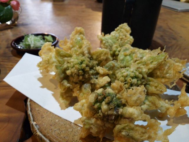 ふきのとうの天ぷらです。_手打百芸 おお西
