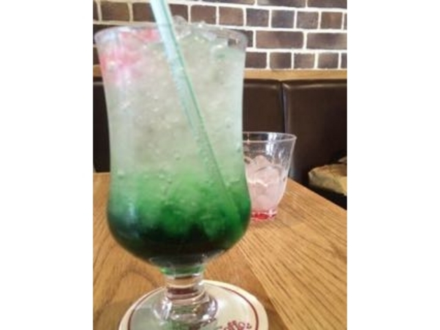 色美しいサイダーも美味しいです_アルバートコーヒー港南台店