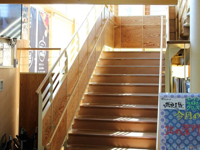 階段を上がり2階がレストラン_味しるべ 駅逓