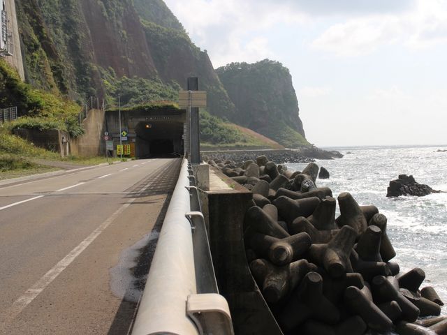向こう側が岬だと思うのですが_雄冬岬