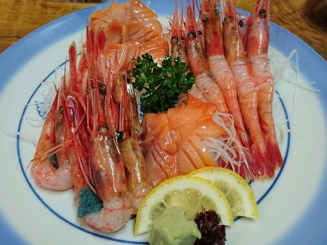甘えび&赤貝のお造り。プリン体かかってこいやー!って美味しくいただきました。_とんだ屋