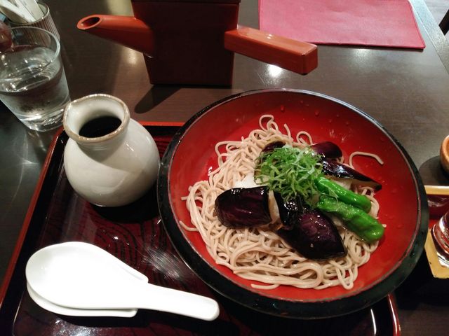 一番人気の冷し揚げナスおろし蕎麦_三津屋 エスパル山形店