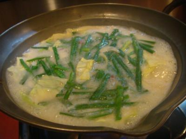 白味噌仕立てもつ鍋_やましょう