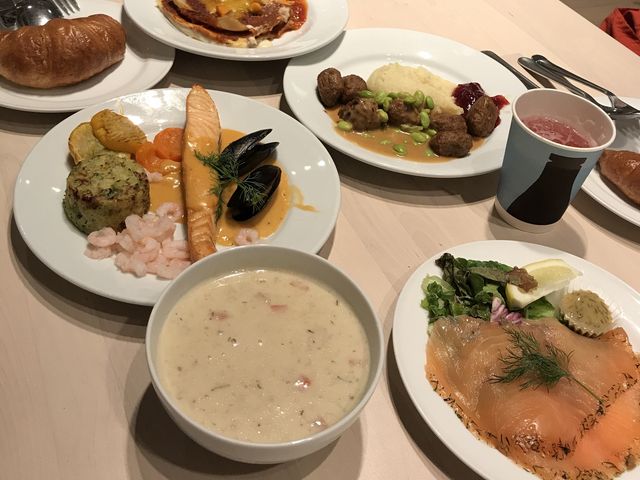 特にスモークサーモンも美味_IKEAレストラン 新三郷店