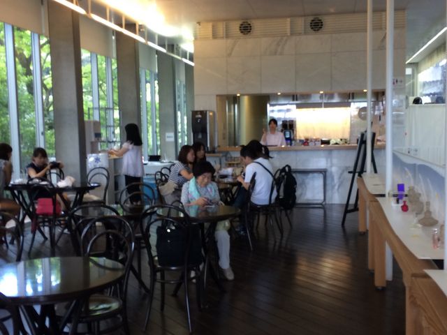 大きなガラスの店内_神椿
