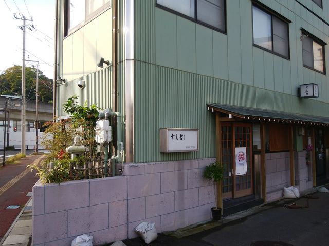 入り口周辺_すし哲