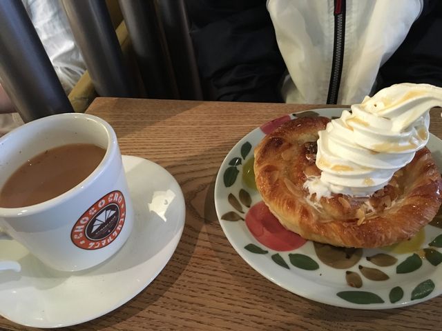 熱々のデニッシュに溶けたアイスクリームが最高です。_サンマルクカフェ・ミウィ橋本店