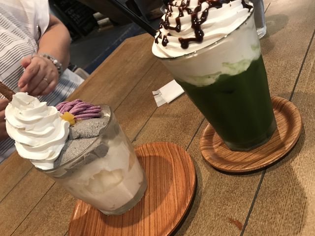 パフェと抹茶ラテ_珈琲 ぶりこ
