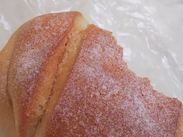 食べかけですが、米粉パンです_パリクロアッサン 津島本店