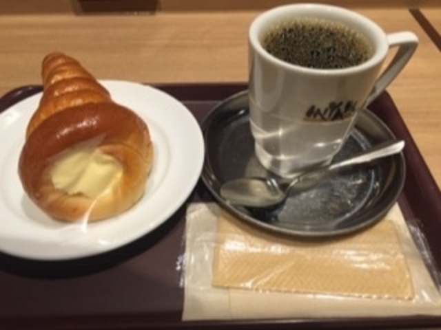 クリームコロネは上品な味です。_ミヤビ カフェ 神保町店 (MIYABI CAFE)
