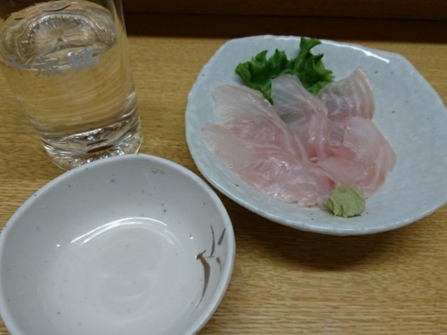 千歳鶴とクロガレイのお刺身_ちょっとばぁ