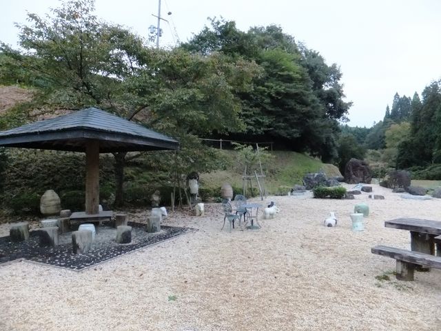 中庭でお菓子をいただく事もできます。_山本園