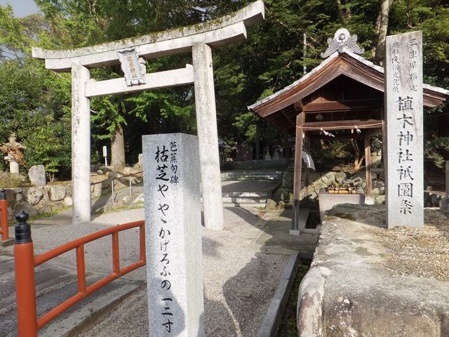入口には、祇園祭が県無形民俗文化財であることを示す碑が。_植木神社