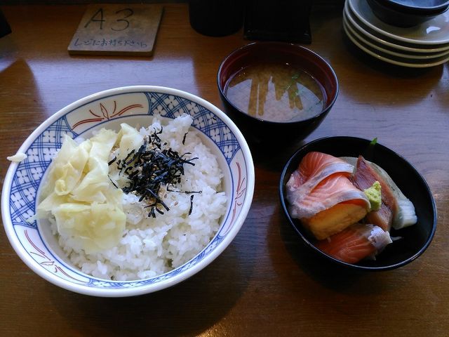 海鮮丼はご飯とネタが別々に来ます_ぼんてん漁港 北仙台駅前店