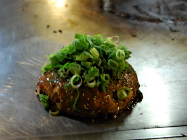 こんもり焼きあがったお好み焼き_電光石火