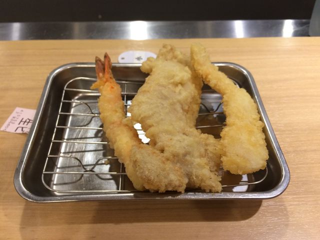 揚げたてを直ぐに食べれます!_天ぷら ひらお 天神店