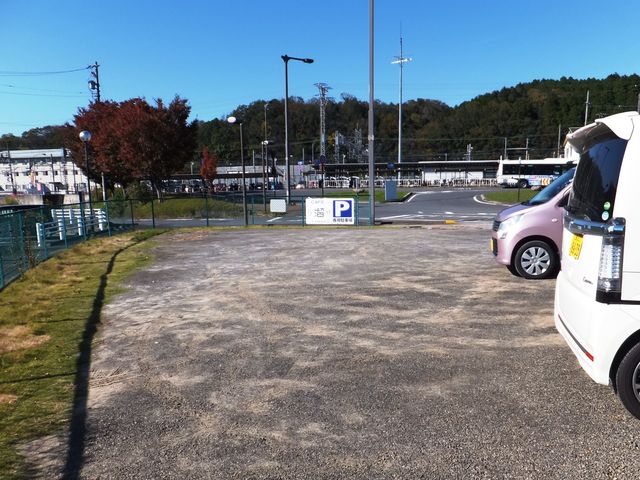 駅前ロータリーに隣接する駐車場_溜