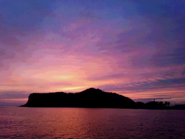 夕日を背景に_池島炭鉱跡