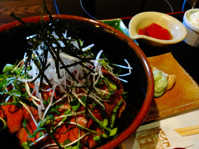 和風ローストビーフ丼_お食事処・喫茶 浜ぐら