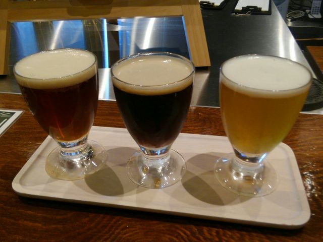 期間限定の飲み比べセットは どれも珍しい11種類の中から3つ選べてお値段1000円ポッキリ!_Beer BAR marugen