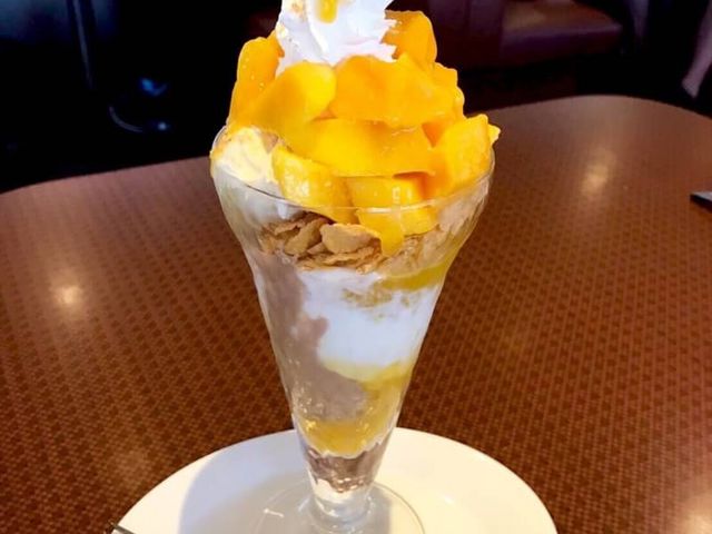 マンゴーパフェ_デニーズ新宿中央公園店