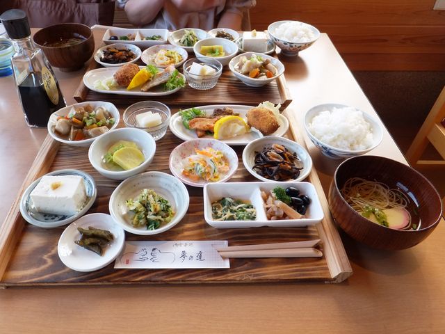 「おかみさん御膳」:体にやさしい食材を使った料理がいっぱい!_夢の道