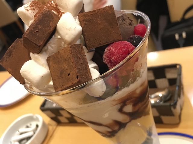 迷った挙句今回はチョコパフェに!_からふね屋珈琲 箕面店