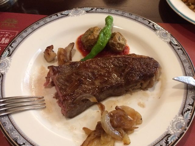 これはA4ランク300gを二人でシェアして食べると厚みのある食べ方をお勧めされました。_キッチン飛騨
