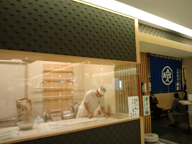 3階に行くと目の前にあります。混み合っています。_信州蕎麦の草笛 MIDORI店