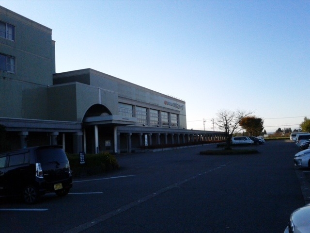 玄関前に広い駐車場があります〜♪_大江戸温泉物語 会津神指温泉 あいづ