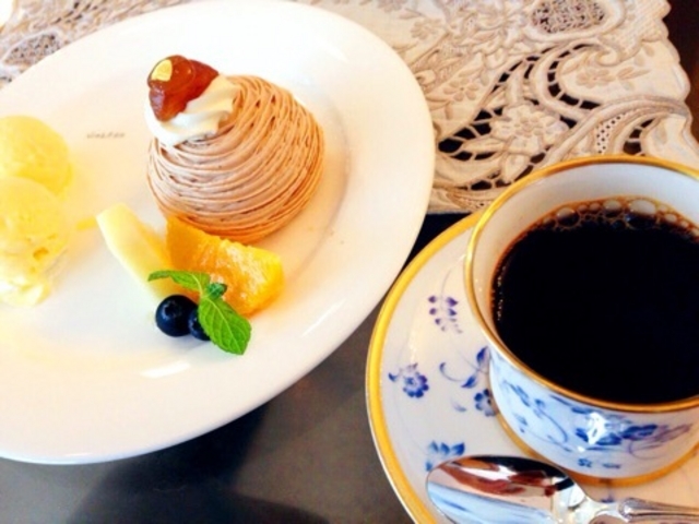 ケーキセット_コーヒーパーラー ヒルトップ 山の上ホテル