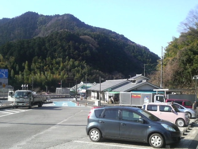 こちらは道の駅・宇津ノ谷峠の「岡部町側・上り」の施設_道の駅 宇津ノ谷峠