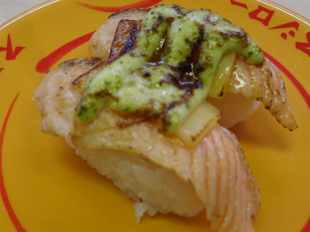 炙りサーモンバジルチーズ_スシロー 富士高島店