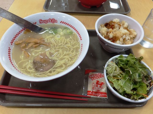 昼セットA(スガキヤラーメン+五目ごはん+サラダ)_スガキヤアピタ名張店