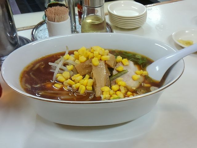 醤油ラーメン:昔からこの器を使っているそうです。_ホンコンラーメンニイハオ