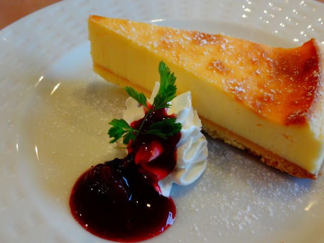 北海道産クリームチーズのベイクドチーズケーキ_ココス水戸千波店