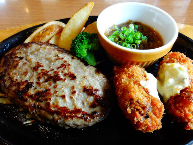 ハンバーグ&牡蠣フライランチ_ココス仙台長町店