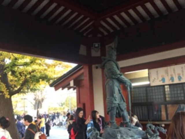人が多いです。_浅草寺 手水舎