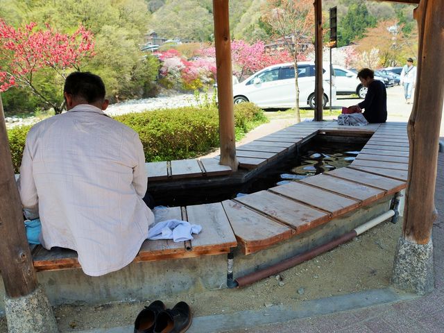 昼神朝市に有る足湯「ふれあい湯」_昼神温泉郷