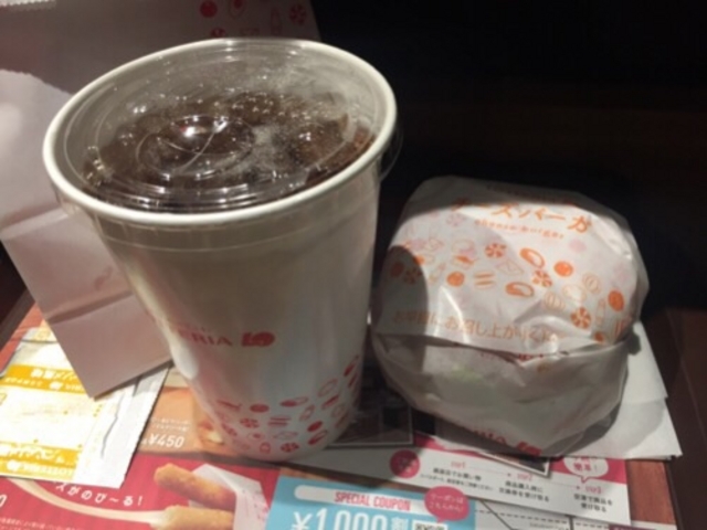 チーズバーガーのセットです。_ロッテリア新宿中央通り店