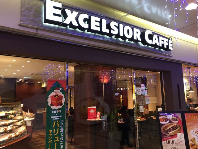 目立つ入り口です。_エクセルシオールカフェ川越アトレ店