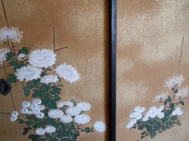 菊の絵が立体的_旧大島邸