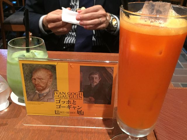 オレンジジュースと抹茶ラテ_レストラン ラ ミューズ