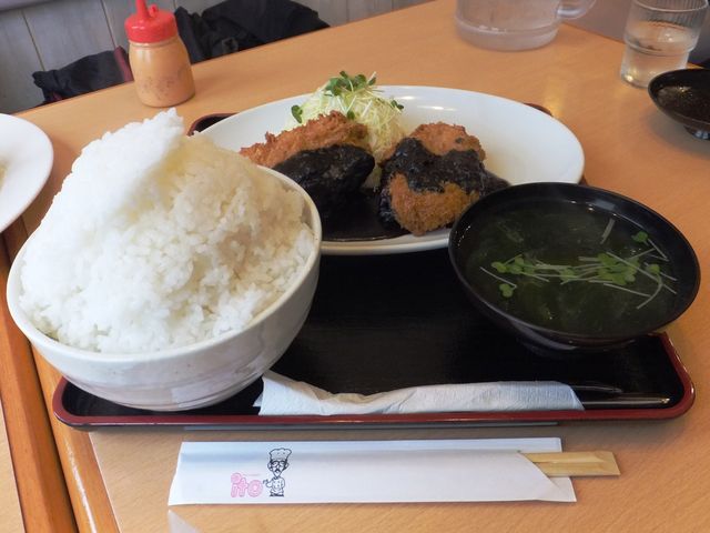 特選ヒレカツ(ご飯大盛り):マンガに出てくるような山盛り_レストランito